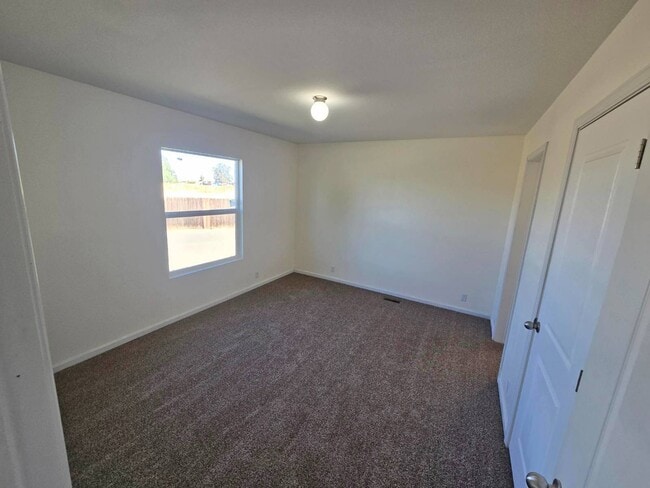 Foto del edificio - 590 E Kinney St