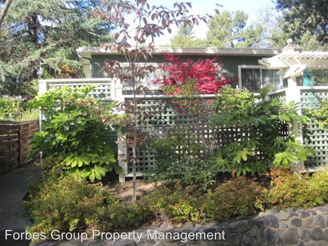 Building Photo - 1 br, 1 bath Apartment - 225 Massol Ave