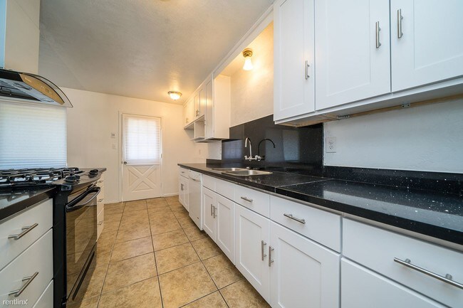 Building Photo - 4 br, 2 bath House - 1927 N Douty St