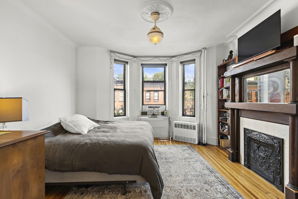 Primary Photo - 1110 Park Ave