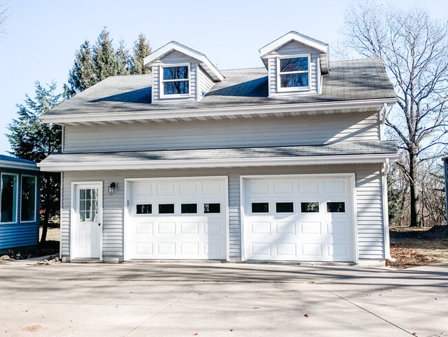 Building Photo - 2760 Newport Rd NE