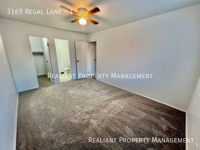 Foto del edificio - Newly Renovated 2-Bedroom Apartment with M...