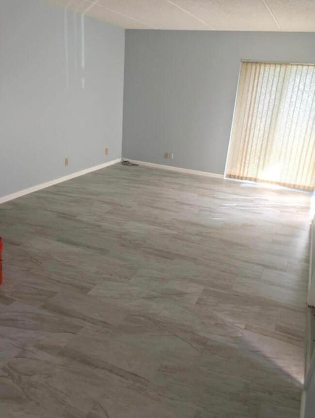 Building Photo - 1813 Fairview Villas Dr