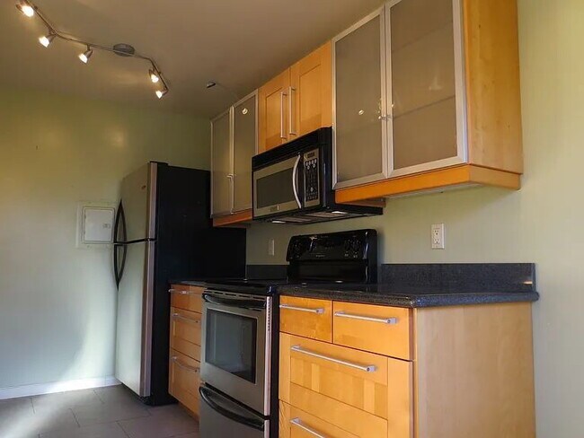 Foto del edificio - Beautiful 2Bedroom Located just steps from the  Cafes, Restaurants,  Bars and Shopping