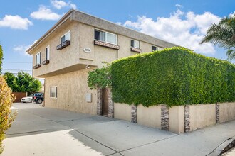 Building Photo - 2006 Manhattan Beach Blvd