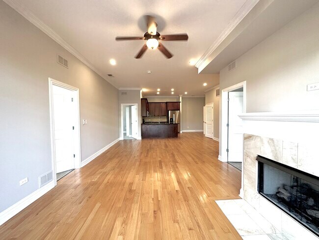 Foto del edificio - 4651 N Greenview Ave