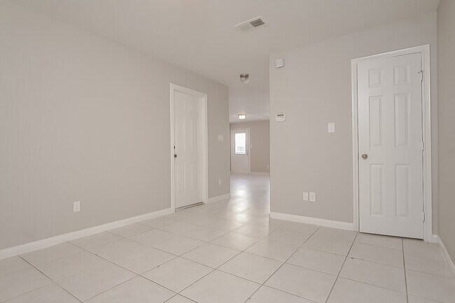 Building Photo - 4906 S Cancun