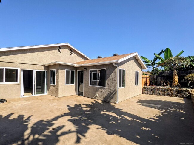 Building Photo - 10975 Bali Ln