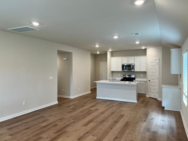 Building Photo - 2921 Firefly Dr