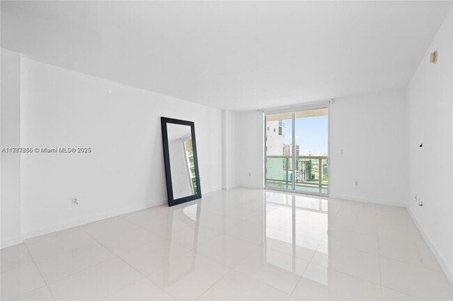 Building Photo - 1800 N Bayshore Dr