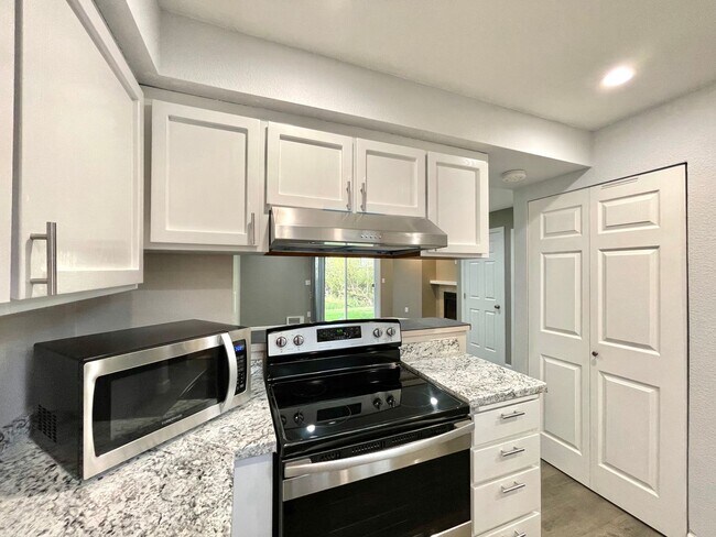 Foto del edificio - Great TownHome For Rent