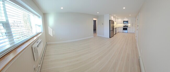 Panorama of the living room and kitchen. - 41 Warren St