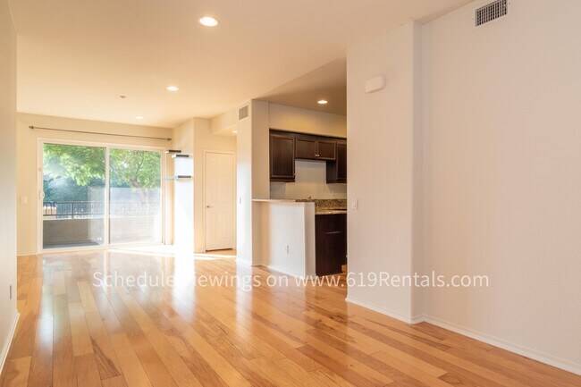 Building Photo - Beautiful 2 Bedroom, 2 Bath Condo with Garage