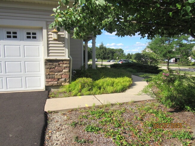 Building Photo - 410 S Jade Ln