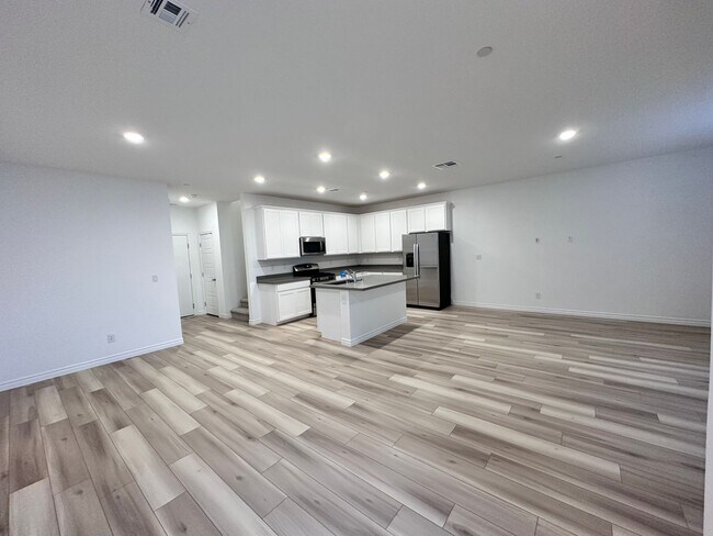 Foto del edificio - 329 Laurel Peak Dr