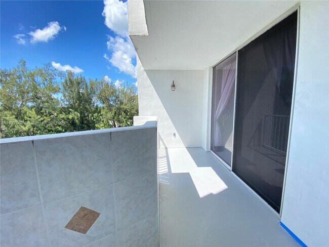 Foto del edificio - 2 bedroom in North Miami FL 33179