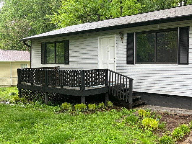 Building Photo - 623 Tarwater St