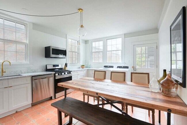 Foto del edificio - 2317 N Rampart St