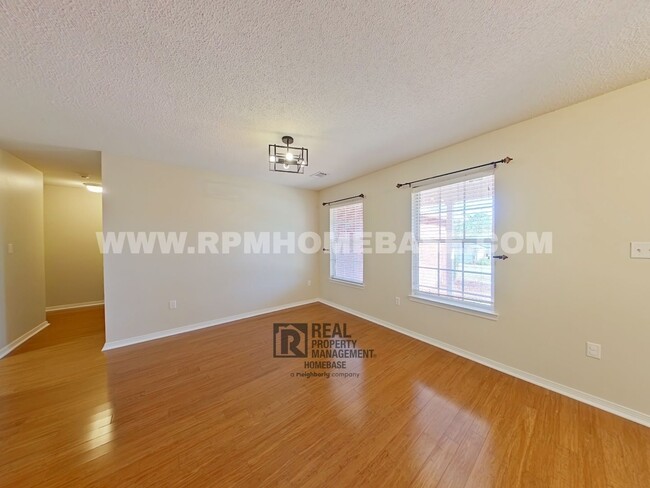 Foto del edificio - Spacious Corner Lot Home in Crestview with...