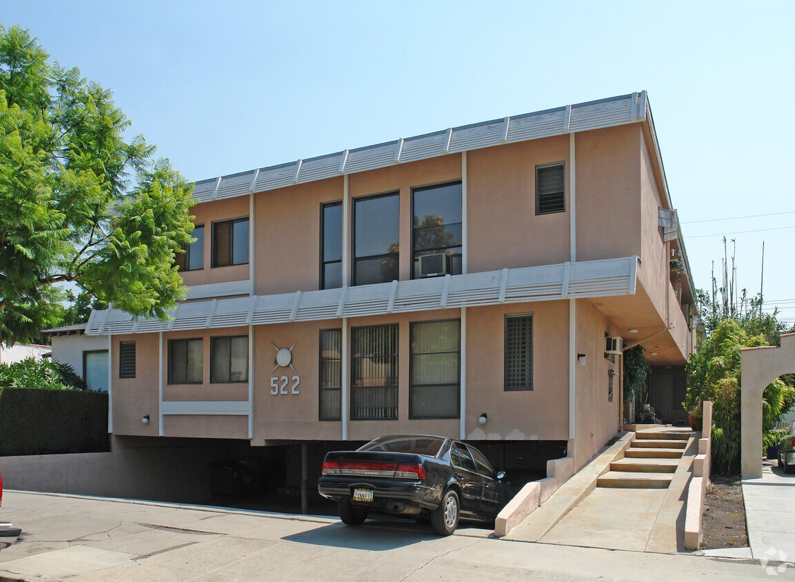 Primary Photo - 522 N Flores St