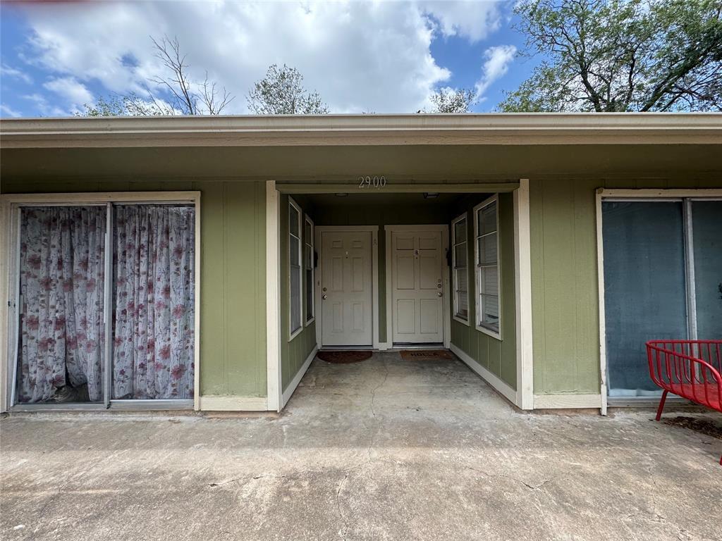 Primary Photo - 2900 Lovell Dr