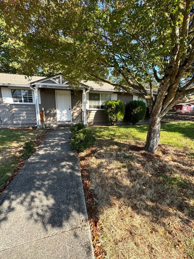 Primary Photo - Cozy 2 Bedroom Unit in Lakewood