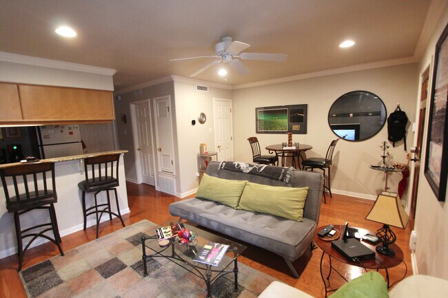 Los estudiantes reciben una excelente educación en la Escuela Católica St. Edith. - 1500 E Side Dr