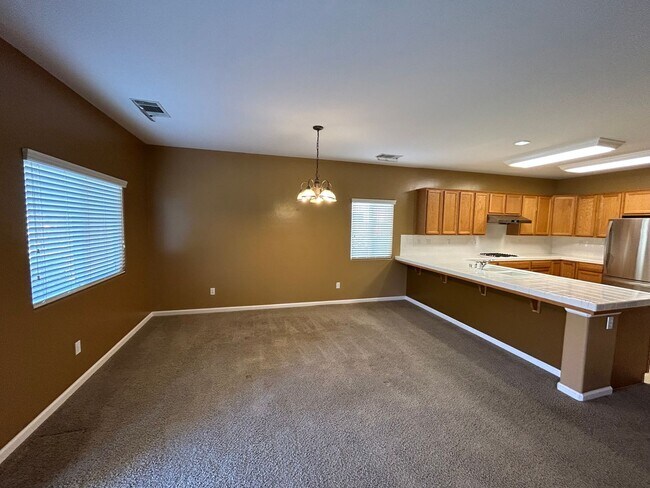 Foto del edificio - Beautiful 3 Bedroom/2 Bathroom + Office in...