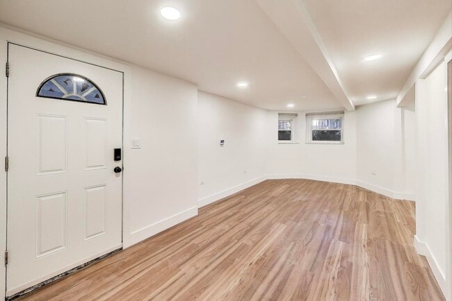 Building Photo - 2704 N Sacramento Ave