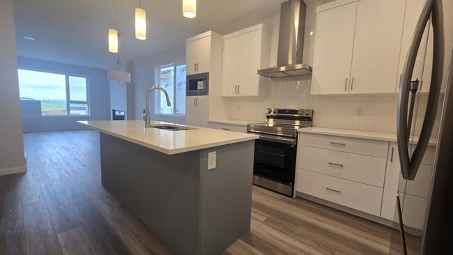 Photo du bâtiment - 3.0 bedroom in Calgary Alberta T3P 2G5