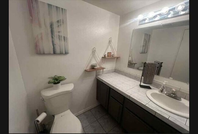 Foto del edificio - 6604 Reservoir Ln