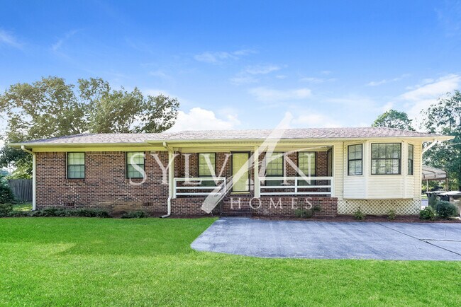Building Photo - Lovely 3BR, 2BA Brick Rancher
