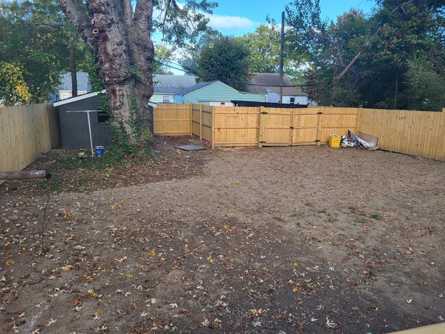 Large Back Yard - 1902 N 19th St