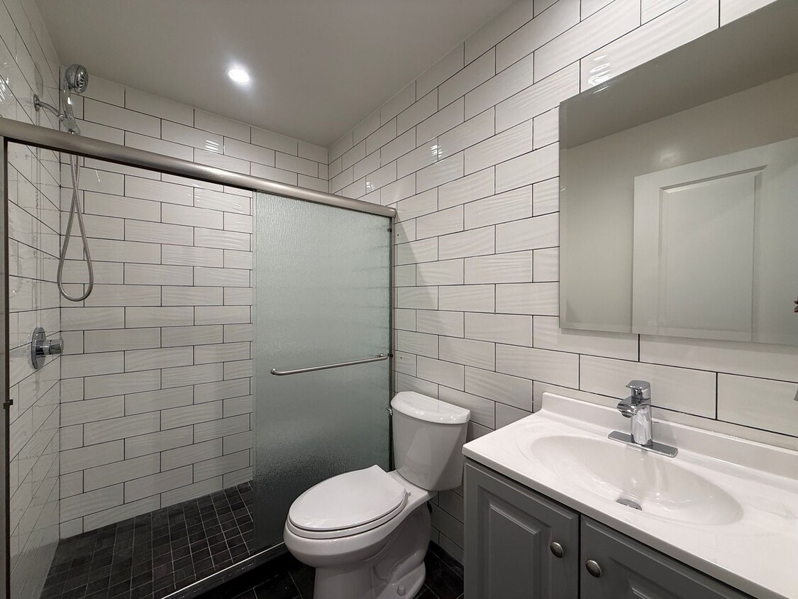 Foto del edificio - Entirely renovated studio in a highly convenient location.