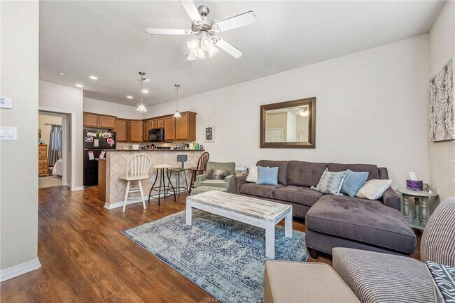 Foto del edificio - SUBLEASE Aug 11 2025 in Lakeridge Townhomes!