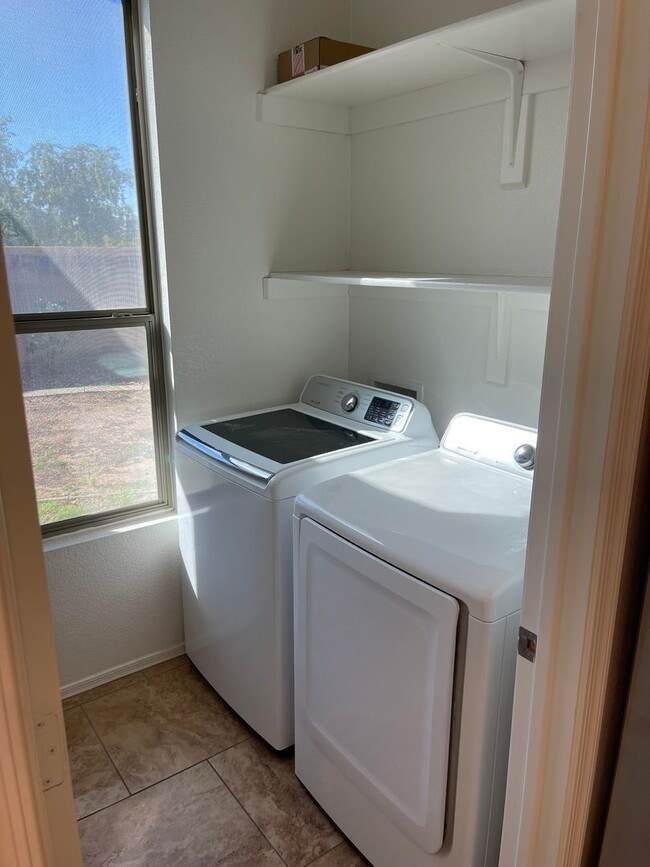 Building Photo - 17065 W Marconi Ave