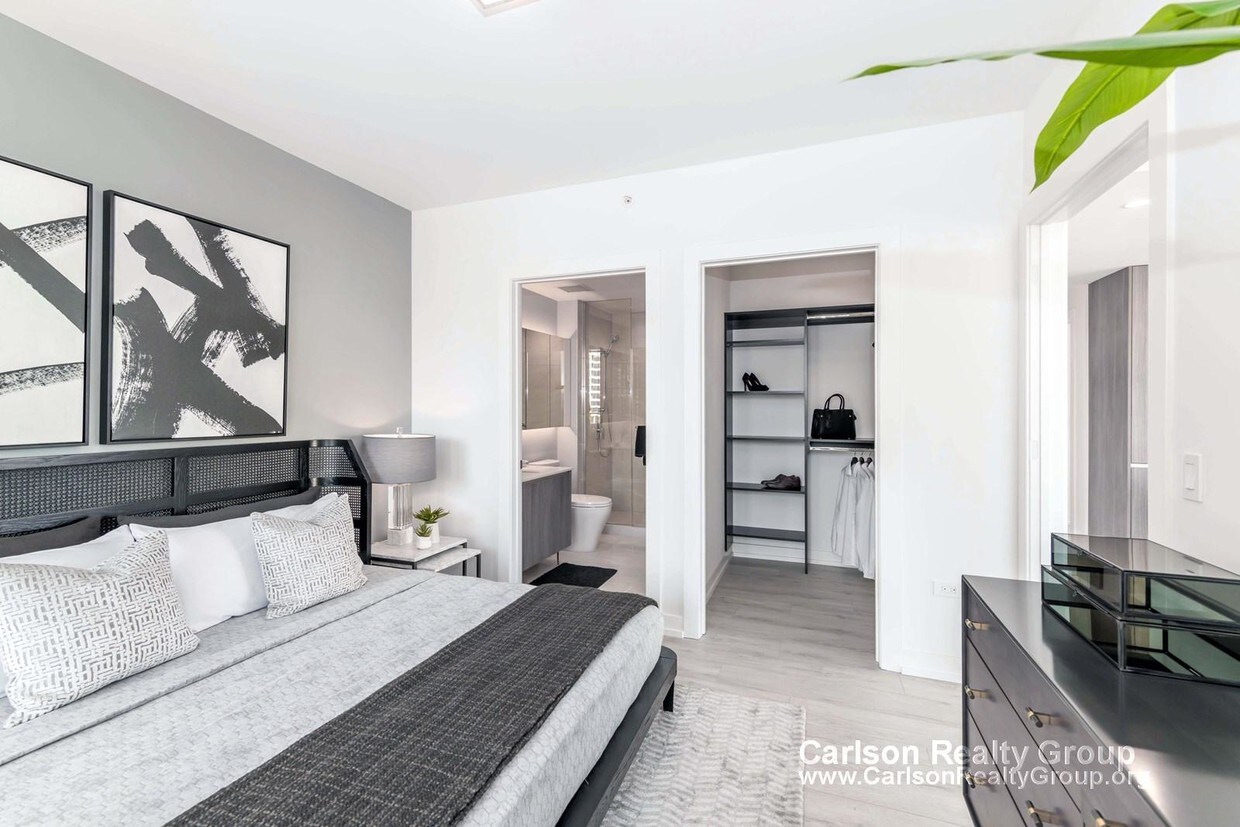 Building Photo - 1410 N Wells St