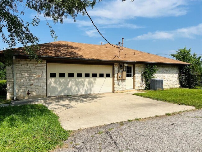 Building Photo - 4001 Lone Oak Trail