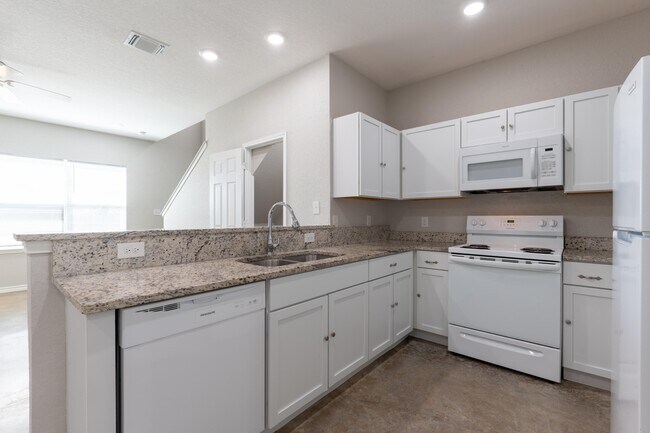 Foto del edificio - 6934 Crestway Dr