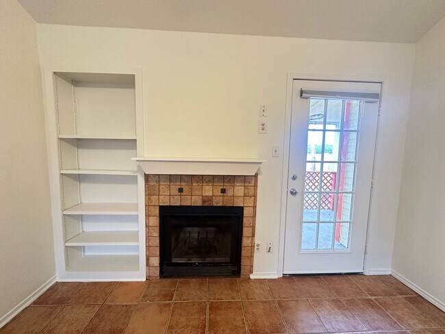 Foto del edificio - Cozy Townhome close to Mansfield Road....