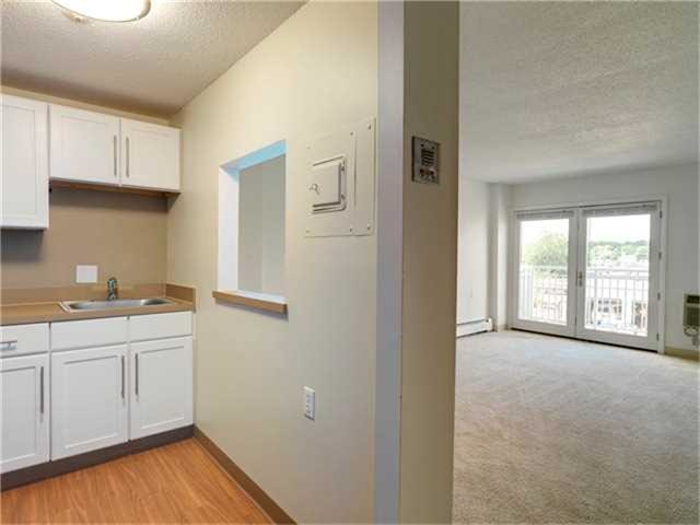 Building Photo - 2021 Palisades Dr