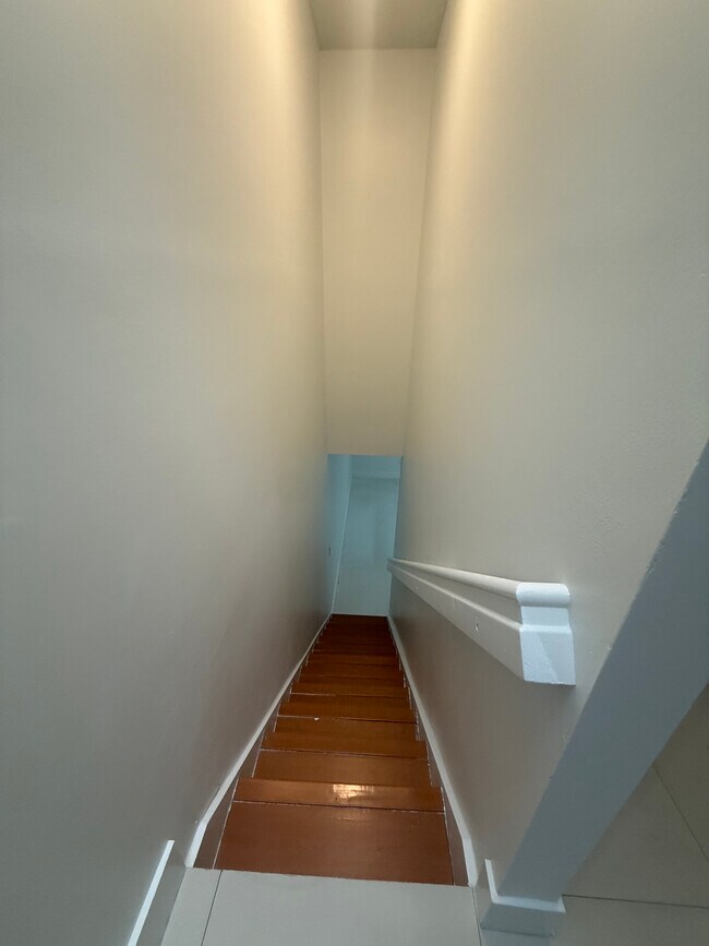Foto del edificio - 2582 W 56th St