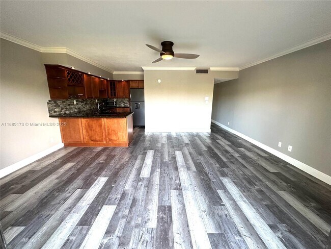 Foto del edificio - 833 NE 18th Ct