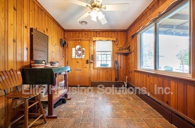 Foto del edificio - 290 W Ridge St