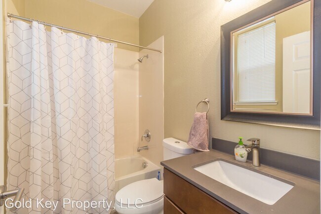 Building Photo - 537 Lexington Dr