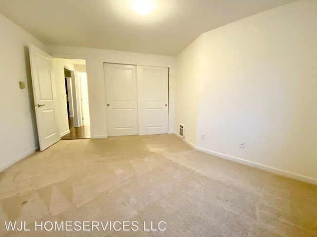 Building Photo - 1 br, 1 bath House - 3045 20th Ave W #403