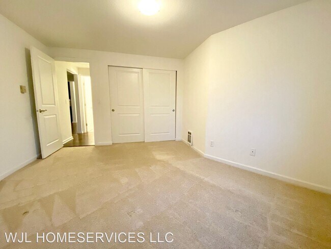 Foto del edificio - 1 br, 1 bath House - 3045 20th Ave W #403