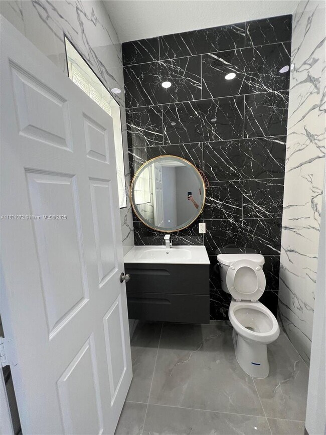 Foto del edificio - 3810 SW 51st St