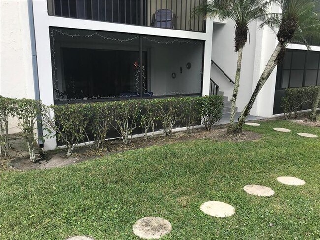 Foto del edificio - 1009 Green Pine Blvd