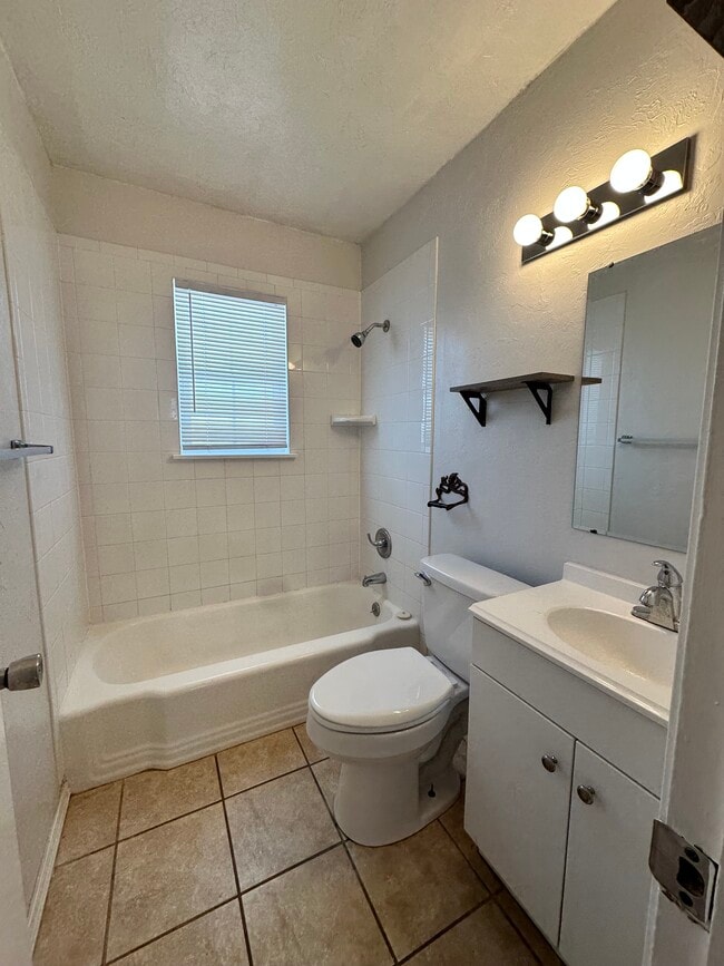 Photo - 6321 Johnnie Terrace House